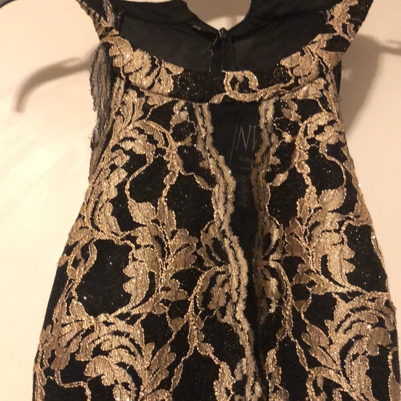 Black and gold lace gown - Picture 2 of 3